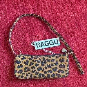 Baggu Leopard Nylon Pochette NWT